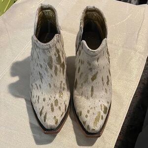 Ariat Dixon Haircalf Western Boot Gold and Cream